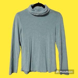 Uniqlo Women's Turtleneck Long Sleeve Shirt